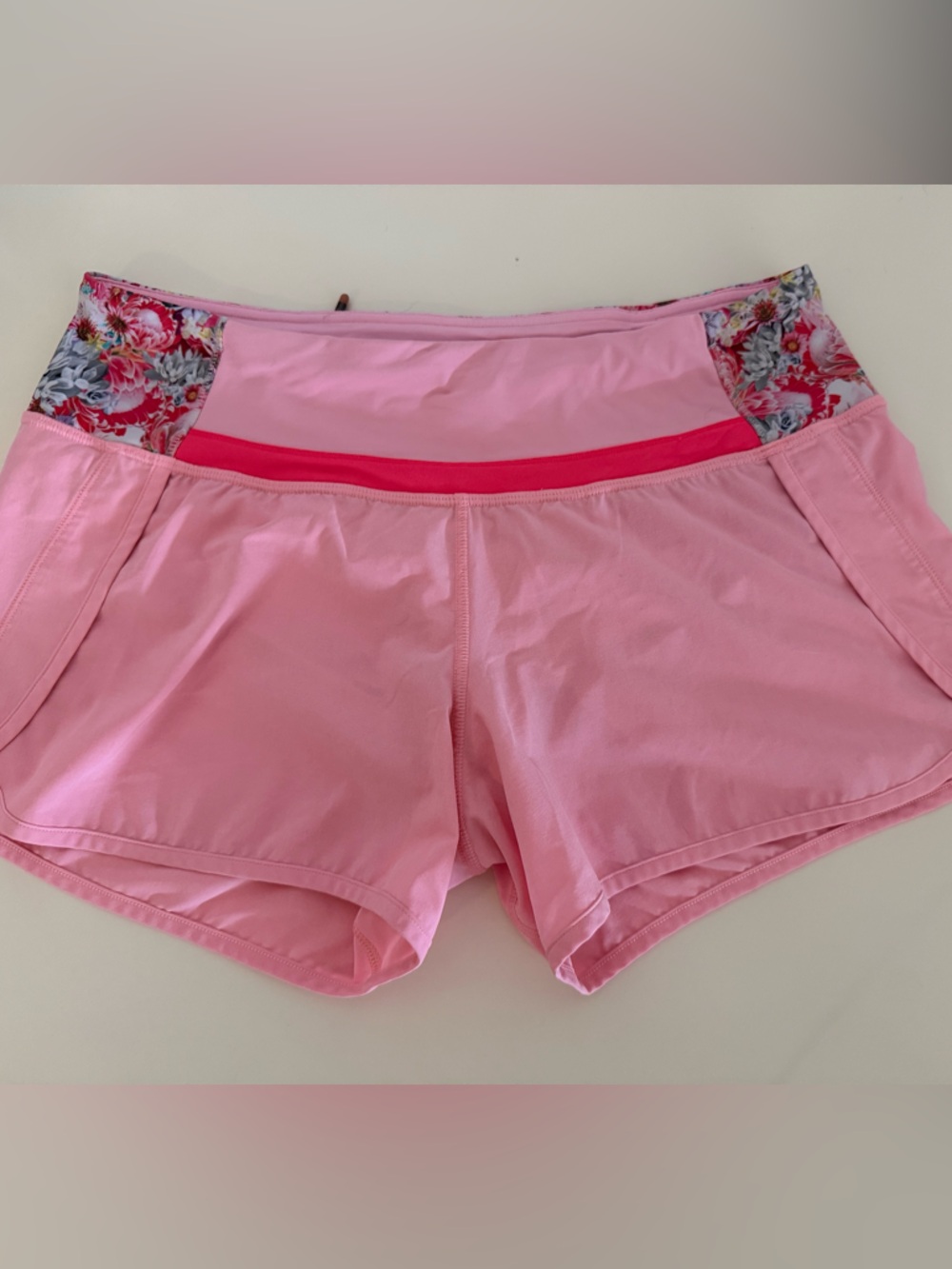 Lululemon Run Times Short *4-way stretch size 6. EUC Flowabunga/bleached coral